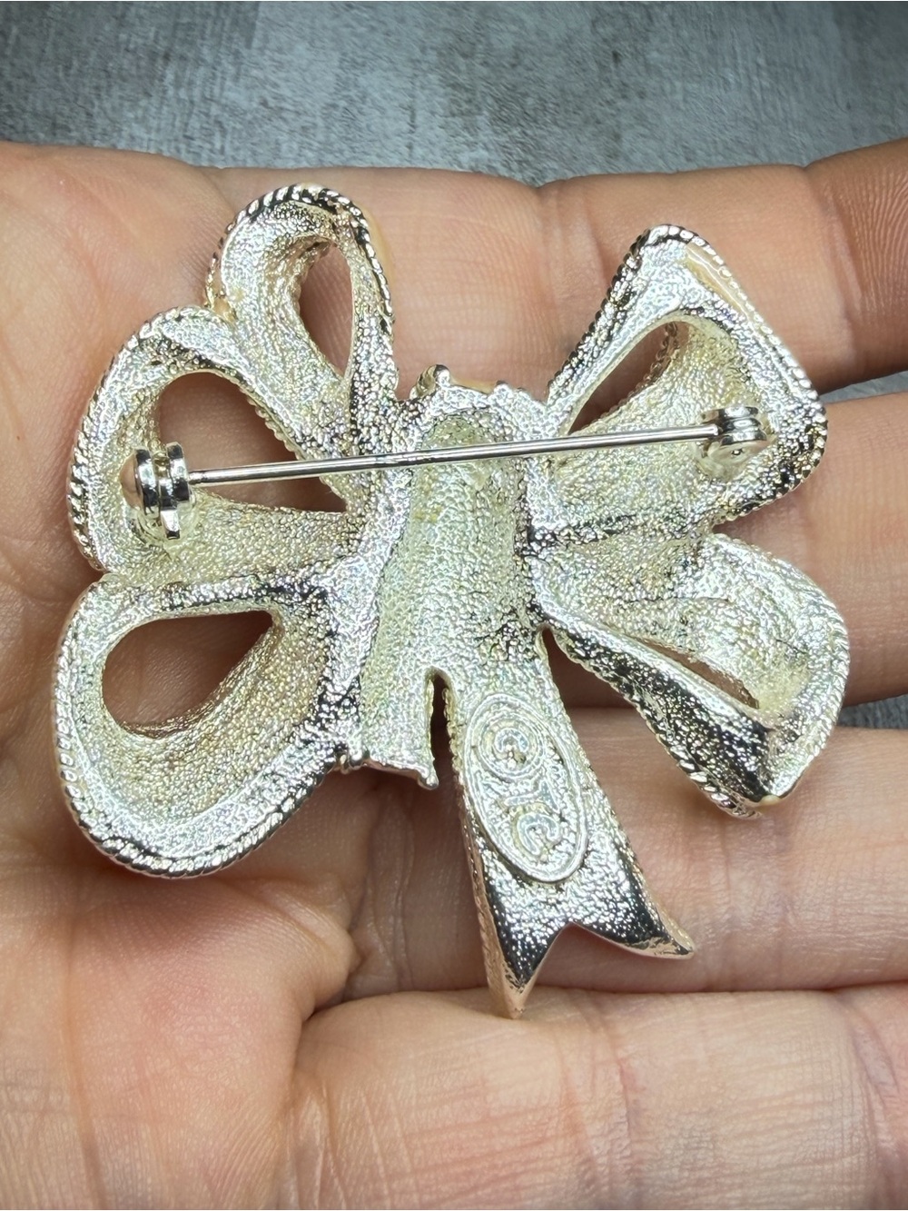 Vintage Tanya Creations TC Peach Enamel Bow Brooch Gold Tone 2 Inches - Picture 8 of 11